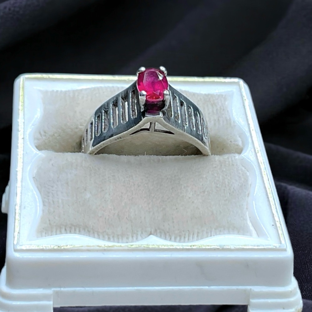 Unique Vintage Solid 14k & Ruby Ring - image 8
